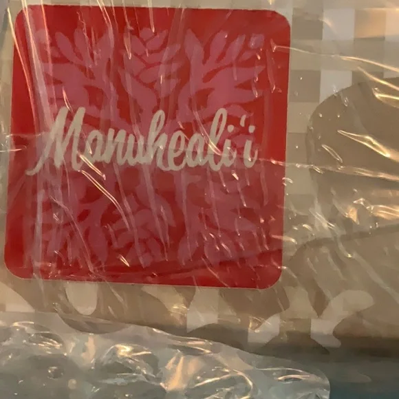 Manuhealii x Aloha Collection - Picture 2 of 3